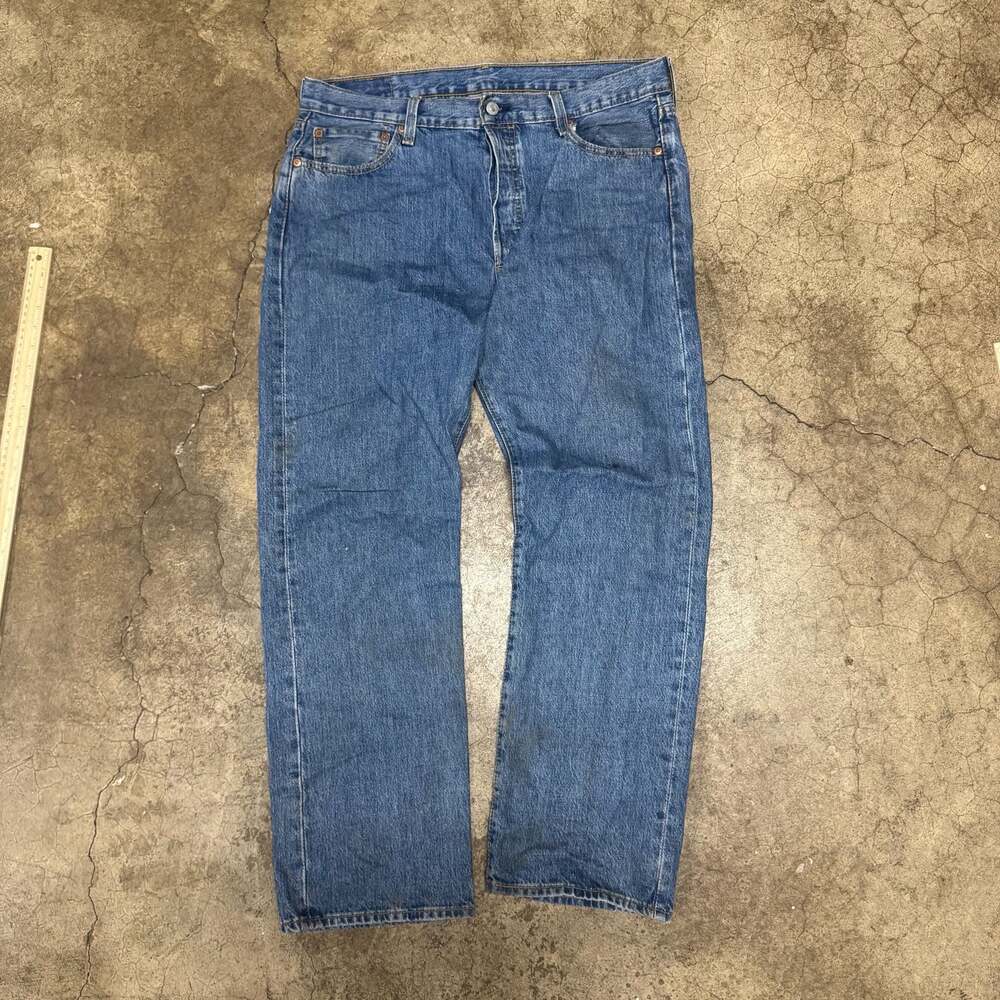 Levi's 501 Original Fit Button Fly Jeans Men's Size 36x30 Medium Wash Denim